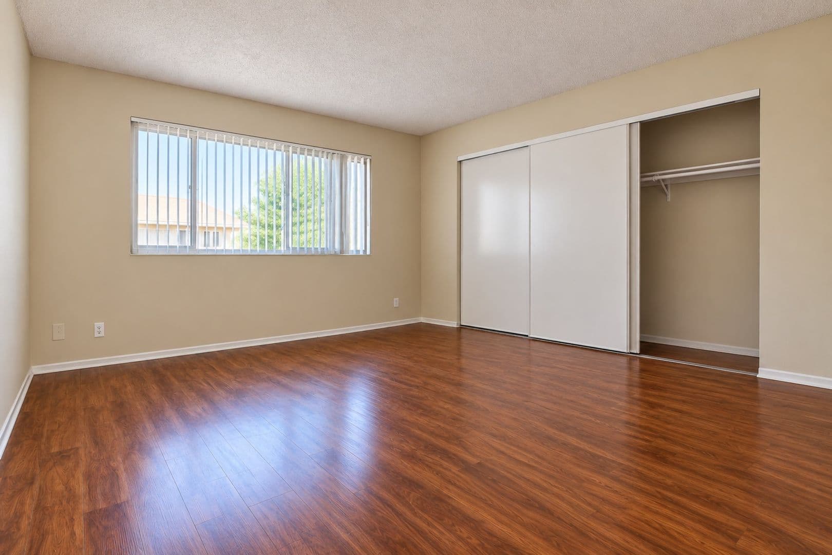 Van Nuys Apartment: 17339 Vanowen Street