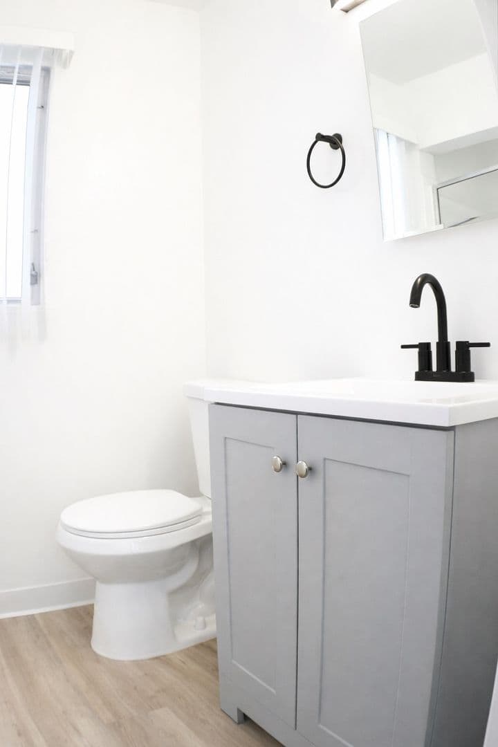 North Hollywood Apartment: 6859-6865 Fulton Ave.