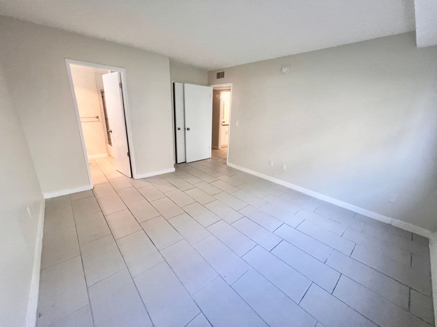 North Hills Apartment: 8533 Columbus Ave.