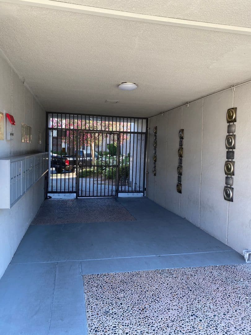 Granada Hills Apartment: 16914 Blackhawk Street