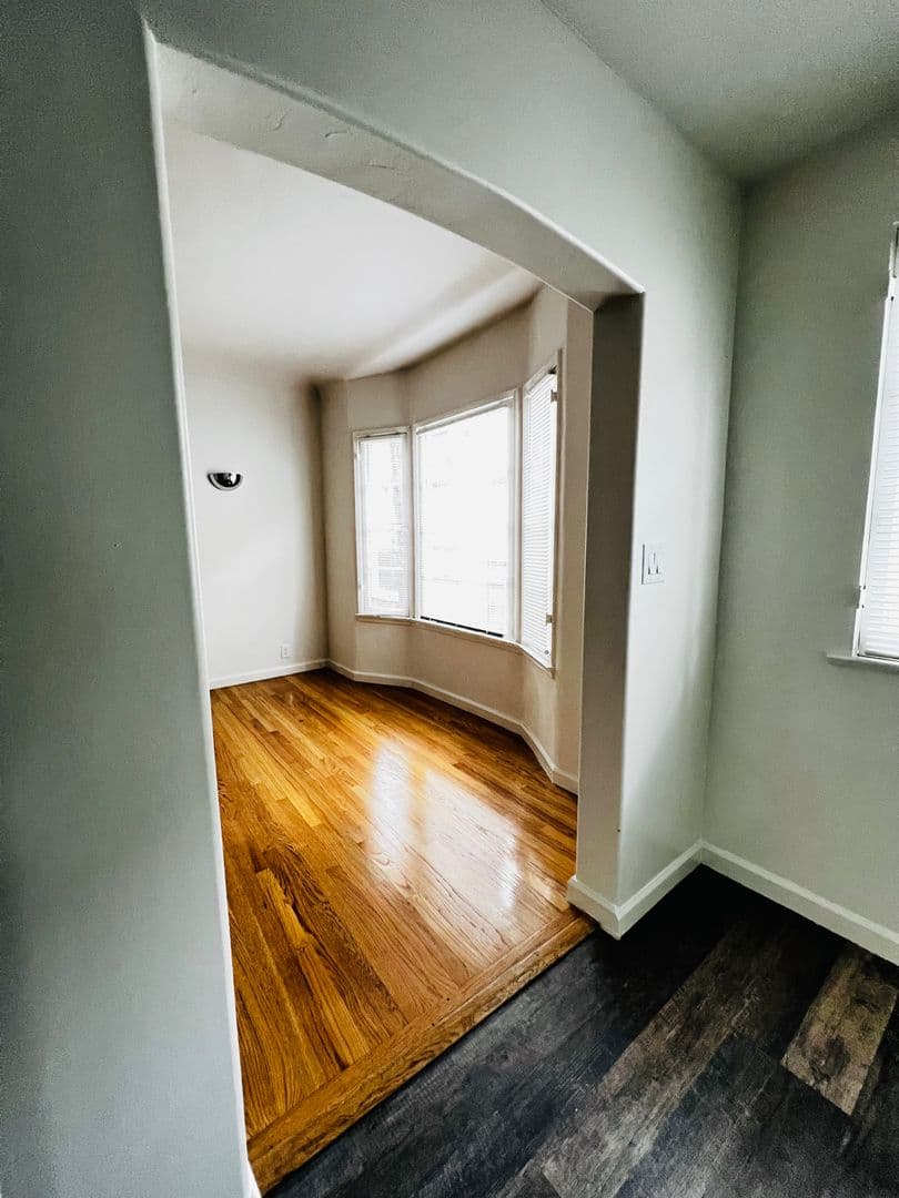 Los Angeles Apartment: 821 S. Wilton Place