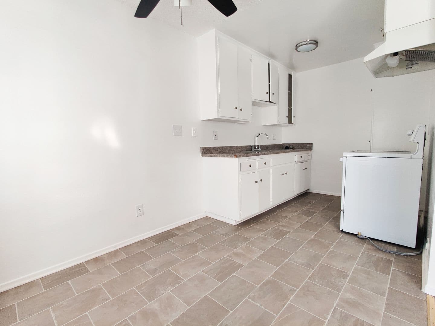 Canoga Park Apartment: 8351 Northgate Ave