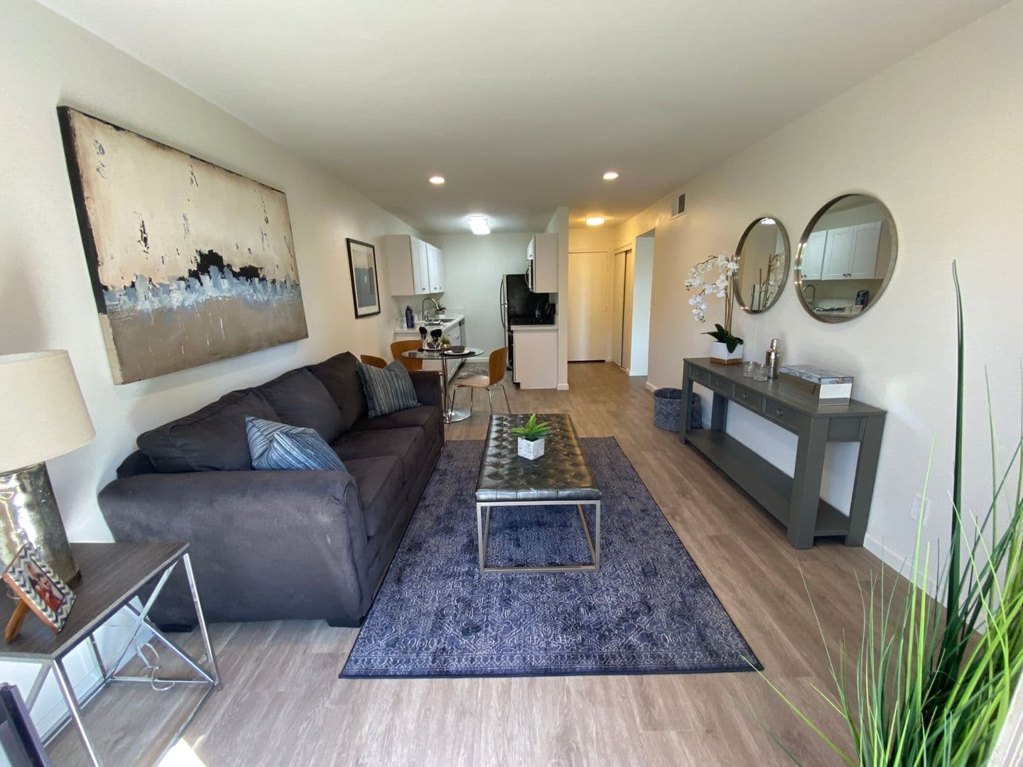 Van Nuys Apartment: 6205 Woodman Avenue