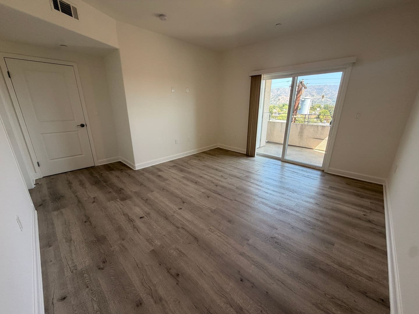 Sun Valley Apartment: 7500 Vineland Ave