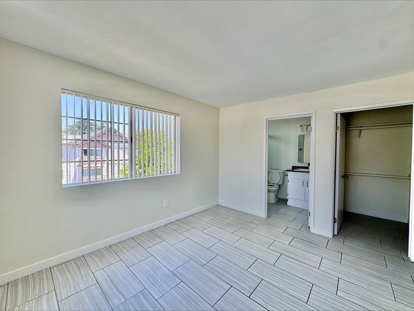 Van Nuys Apartment: 6943 Haskell Ave.