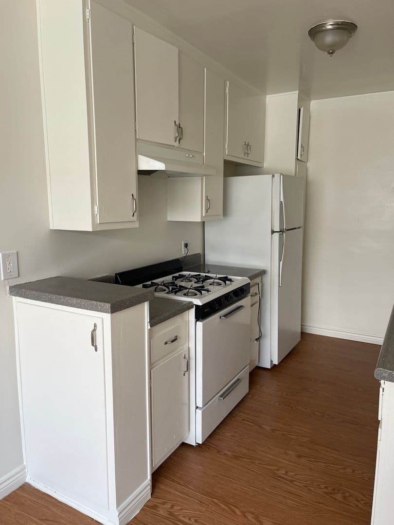 Granada Hills Apartment: 16914 Blackhawk Street