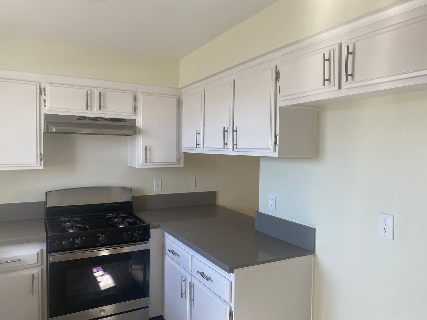 Sun Valley Apartment: 12002 Allegheny St.