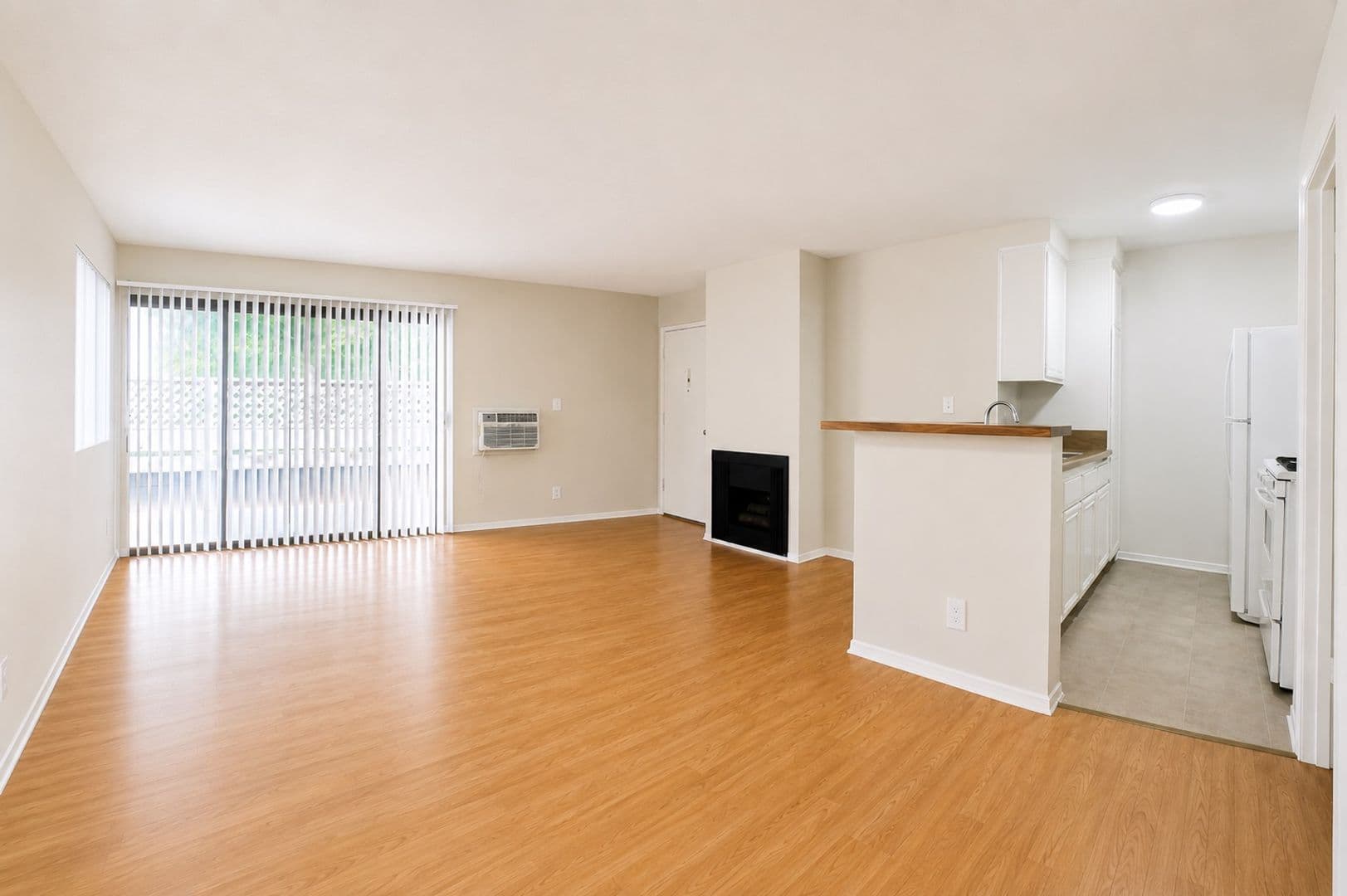 Mission Hills Apartment: 9939 Sepulveda Blvd