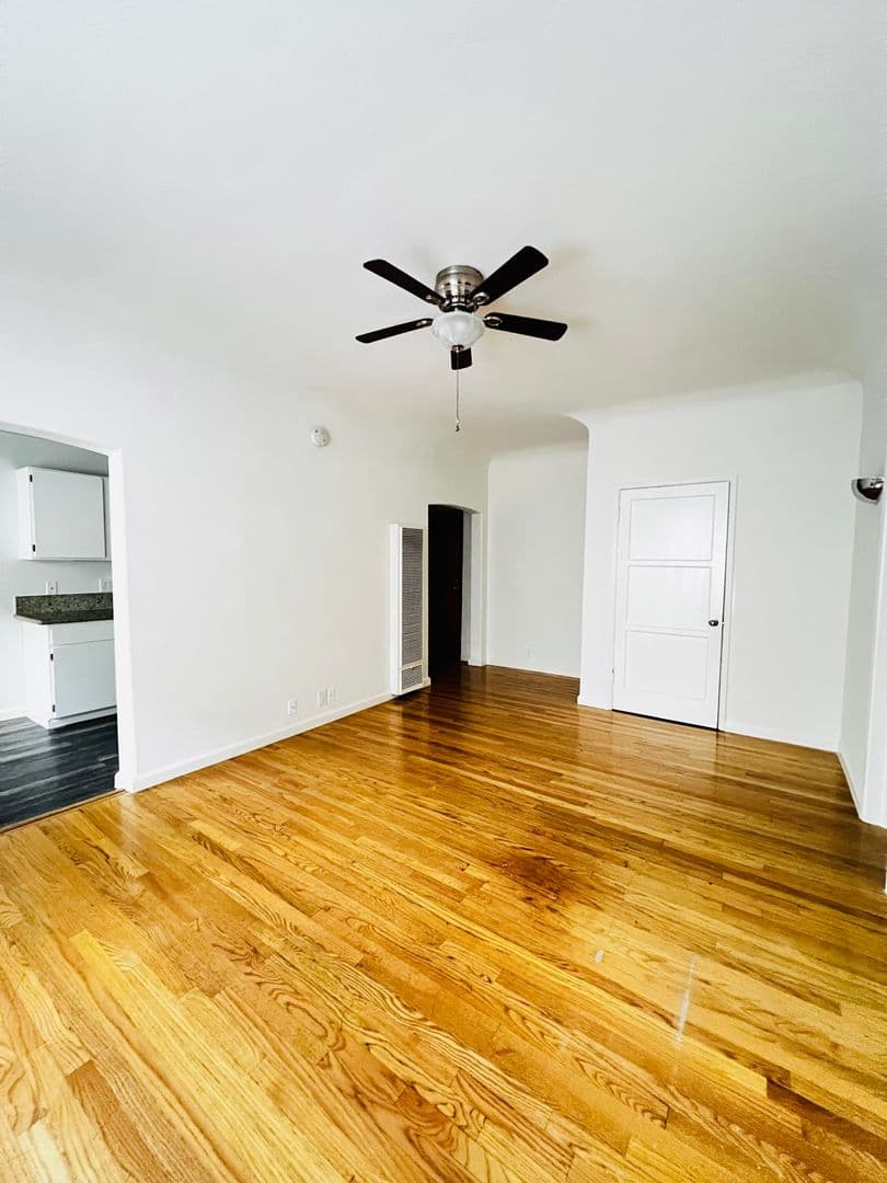 Los Angeles Apartment: 821 S. Wilton Place