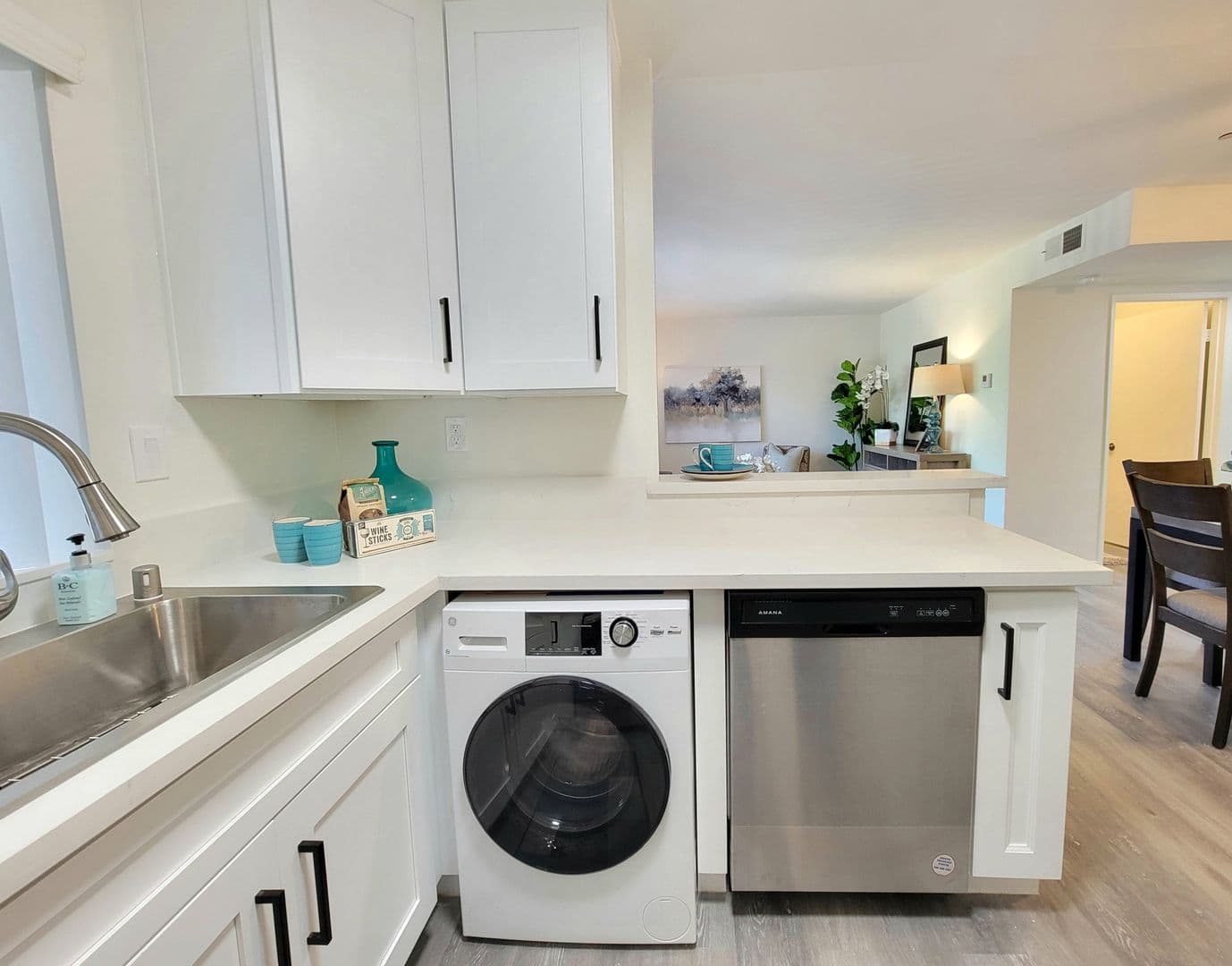 Northridge Apartment: 8808 Darby Ave.