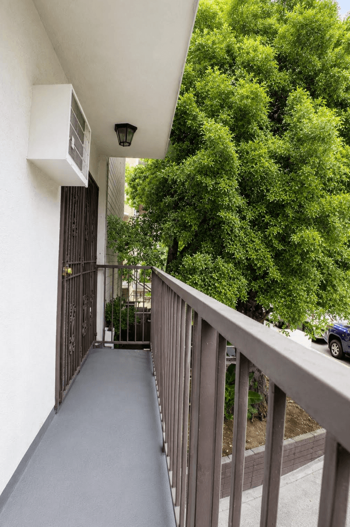 Los Angeles Apartment: 433 S. Hobart Blvd.