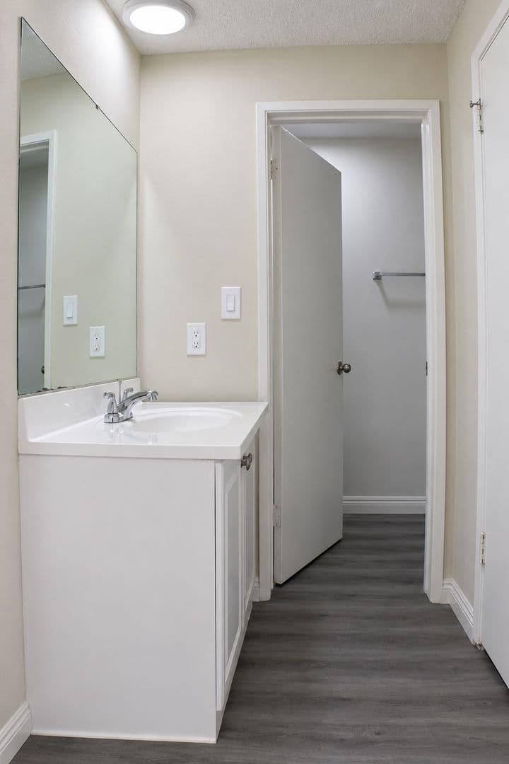 Van Nuys Apartment: 17339 Vanowen Street