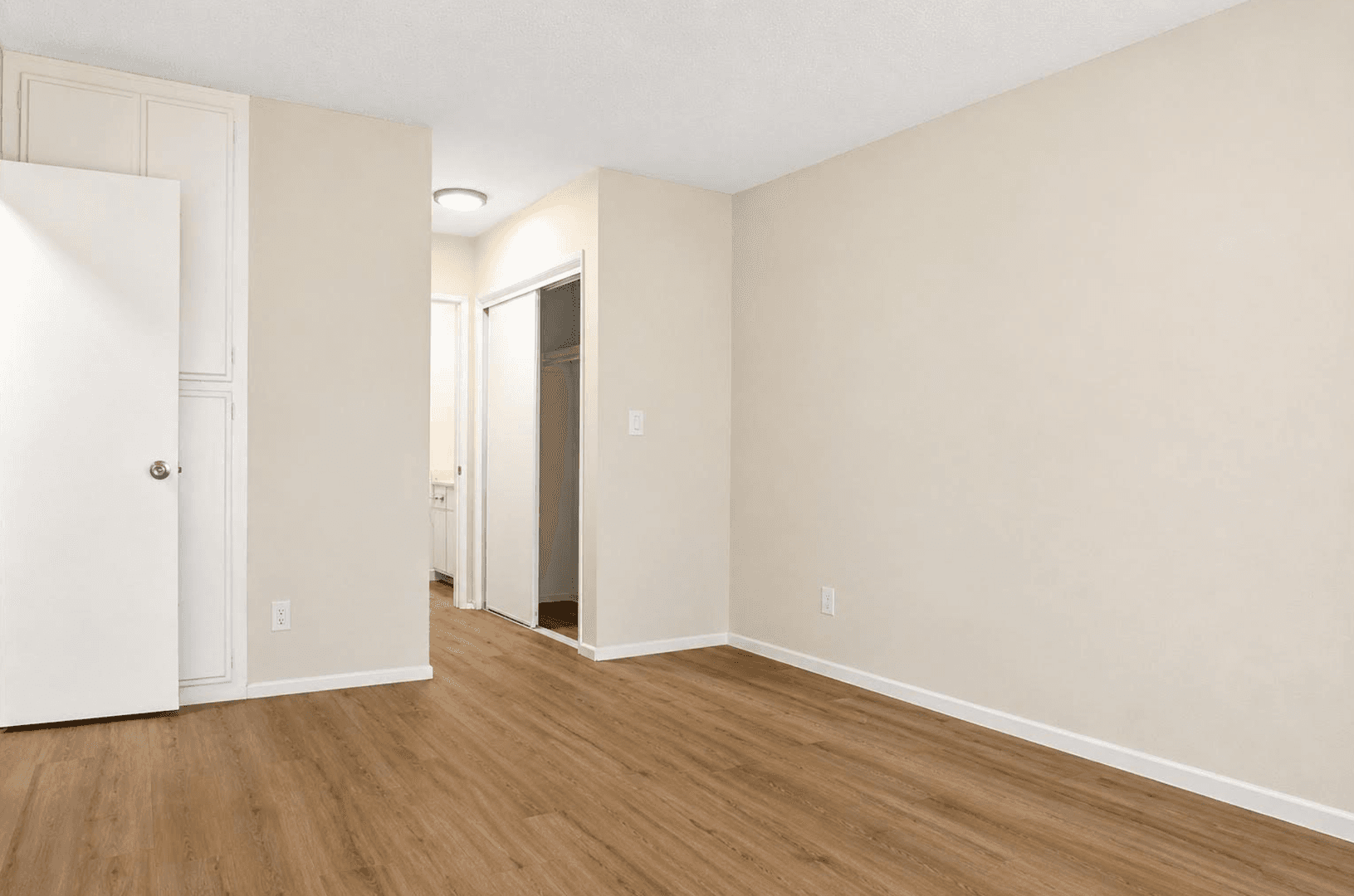 Los Angeles Apartment: 433 S. Hobart Blvd.