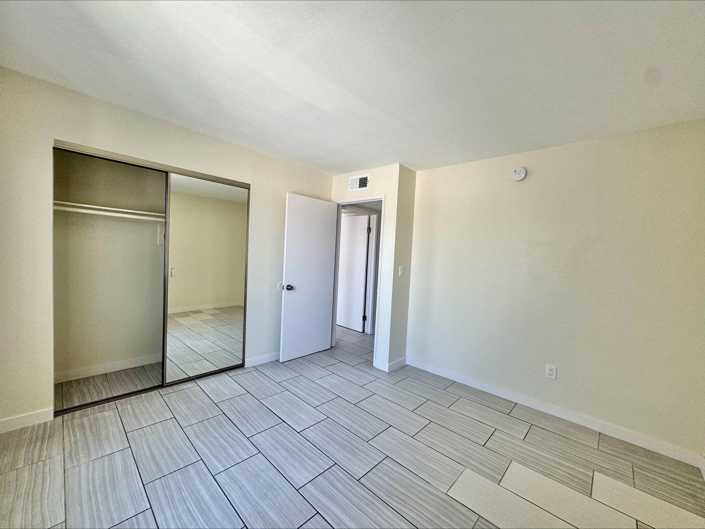 Van Nuys Apartment: 6943 Haskell Ave.