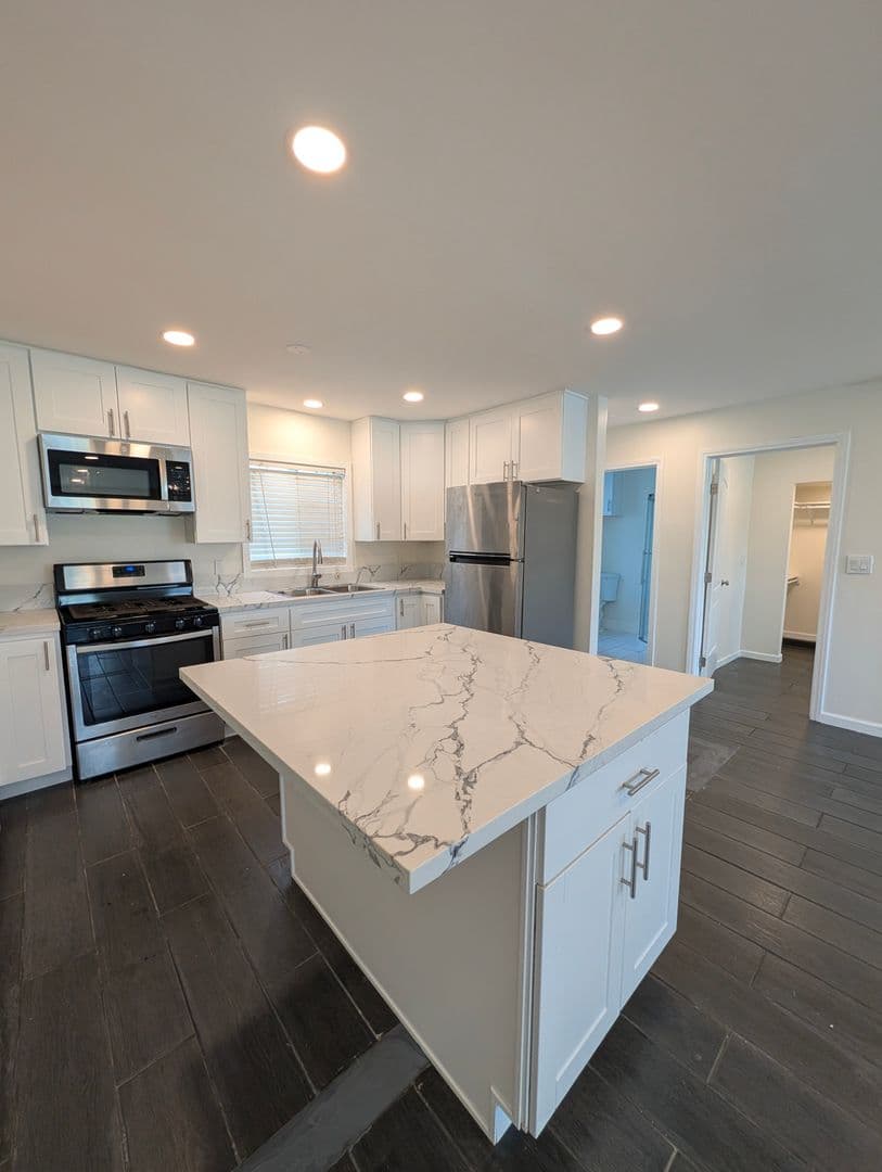 North Hollywood Apartment: 5207-5209 Cartwright Ave.