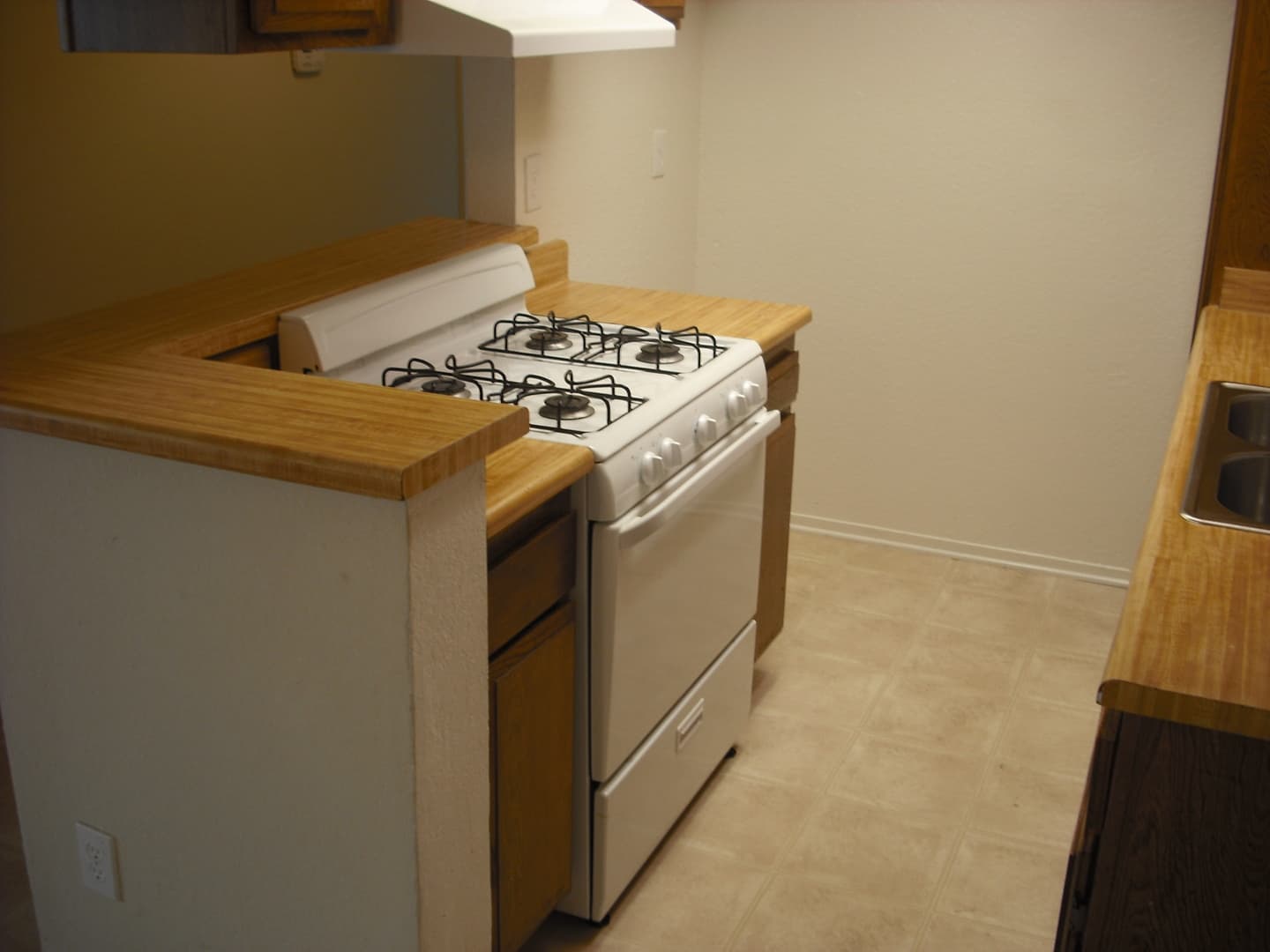 Canoga Park Apartment: 7255 Independence Ave