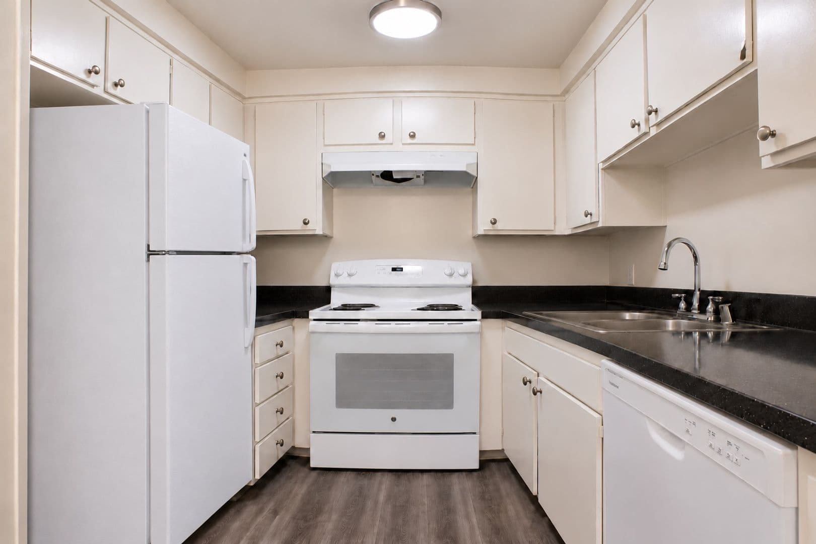 Van Nuys Apartment: 17339 Vanowen Street