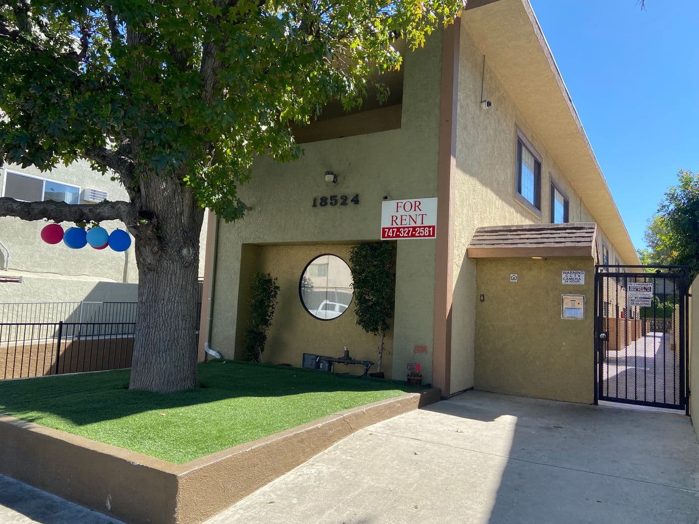 Tarzana Apartment: 5665 Reseda Blvd.