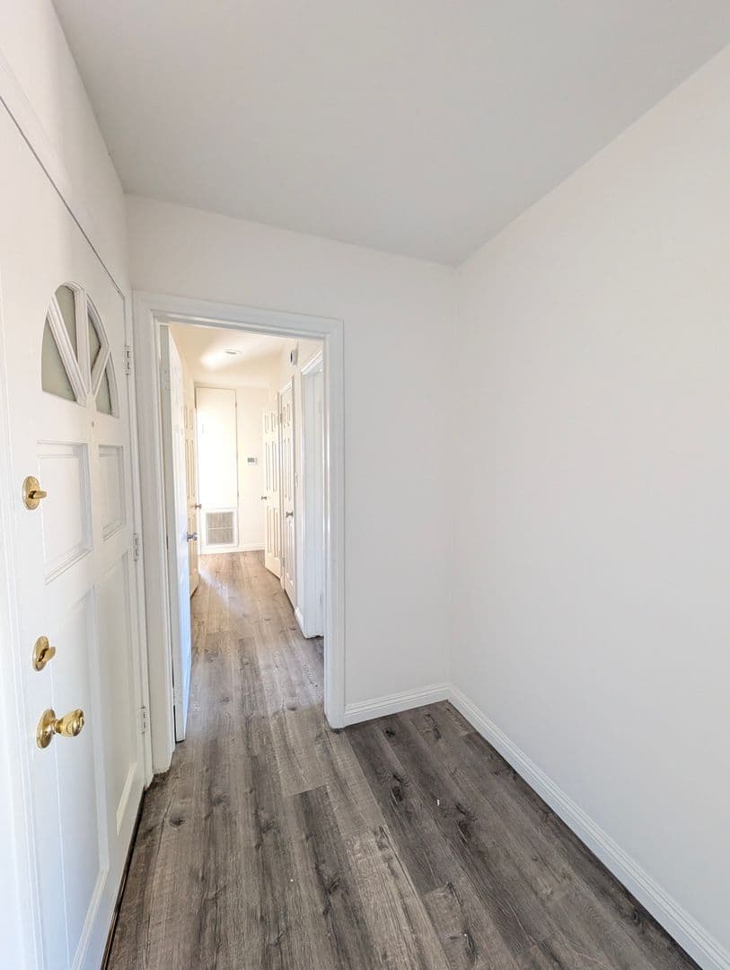Sherman Oaks Apartment: 13535 Moorpark Street