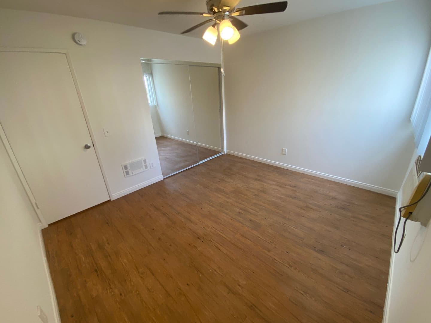 Tarzana Apartment: 18339-18347 Collins St