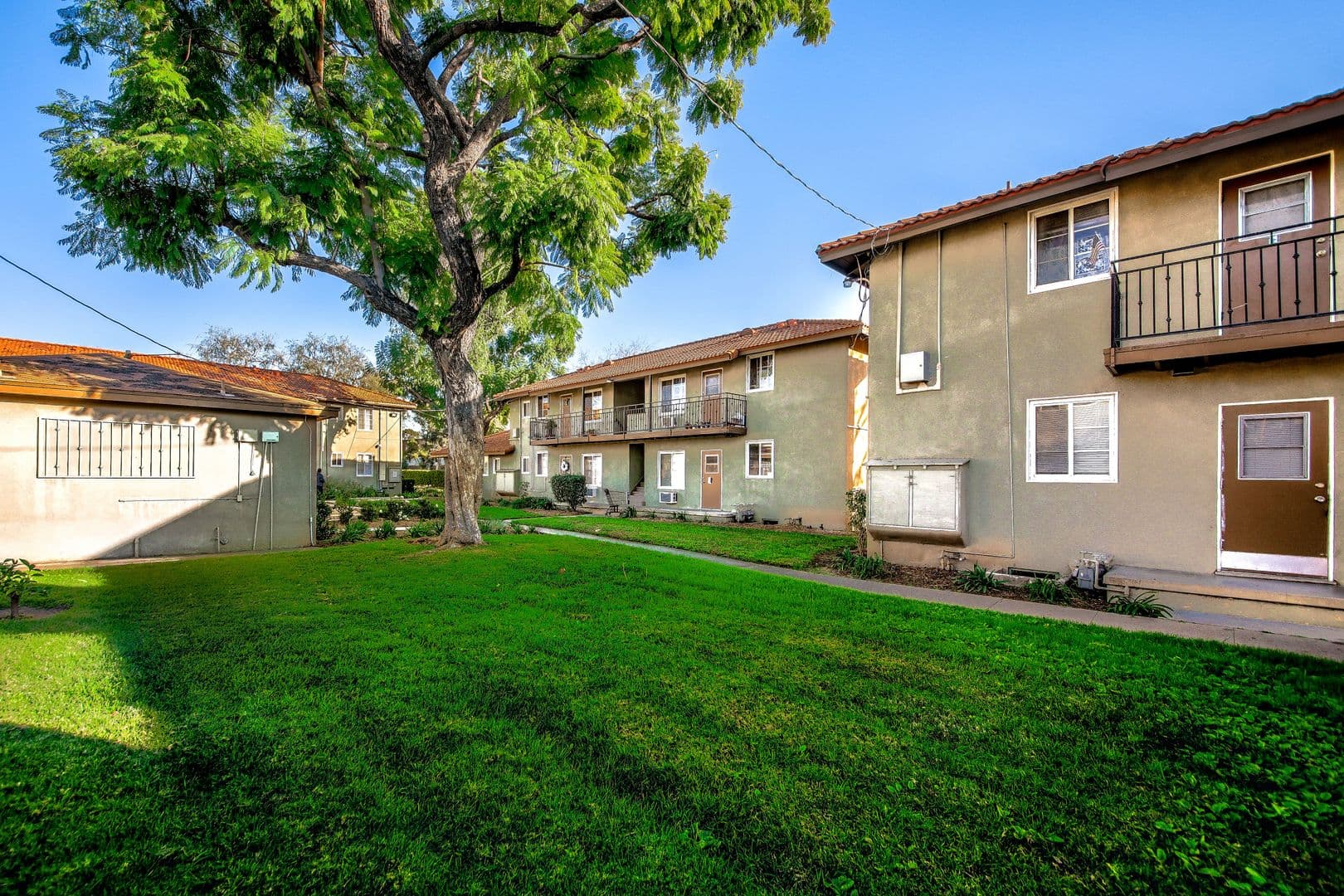 Monterey Park Apartment: 645 W Pomona Blvd