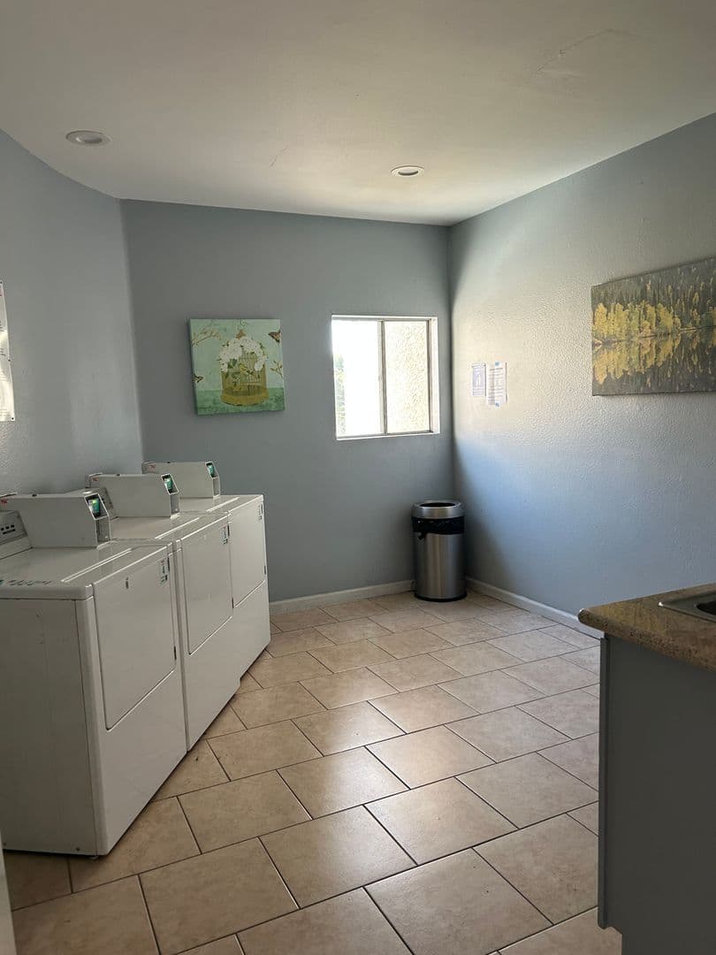 Tujunga Apartment: 10051 Pinewood Ave.
