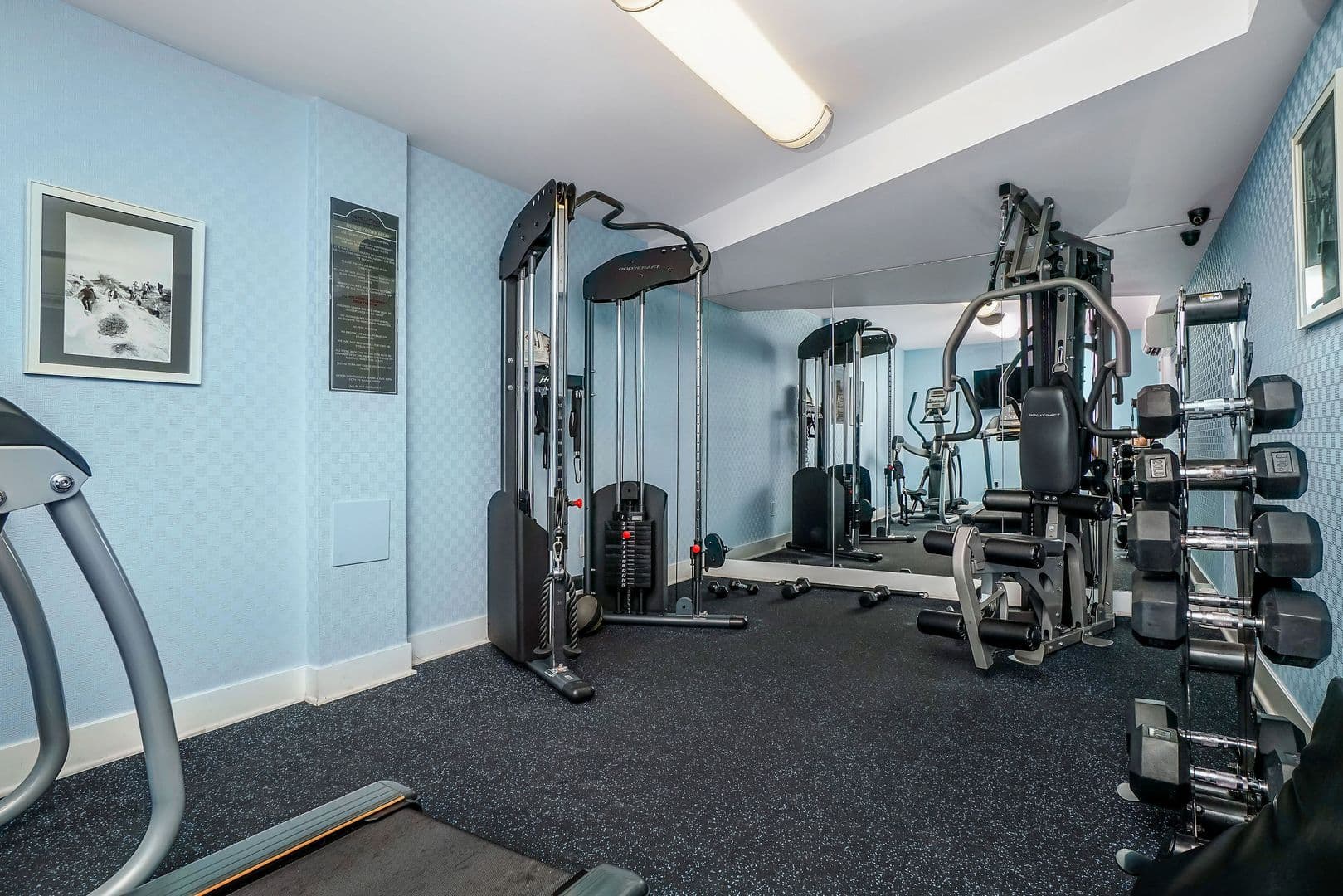 Los Angeles Apartment: 2330 North Cahuenga Blvd