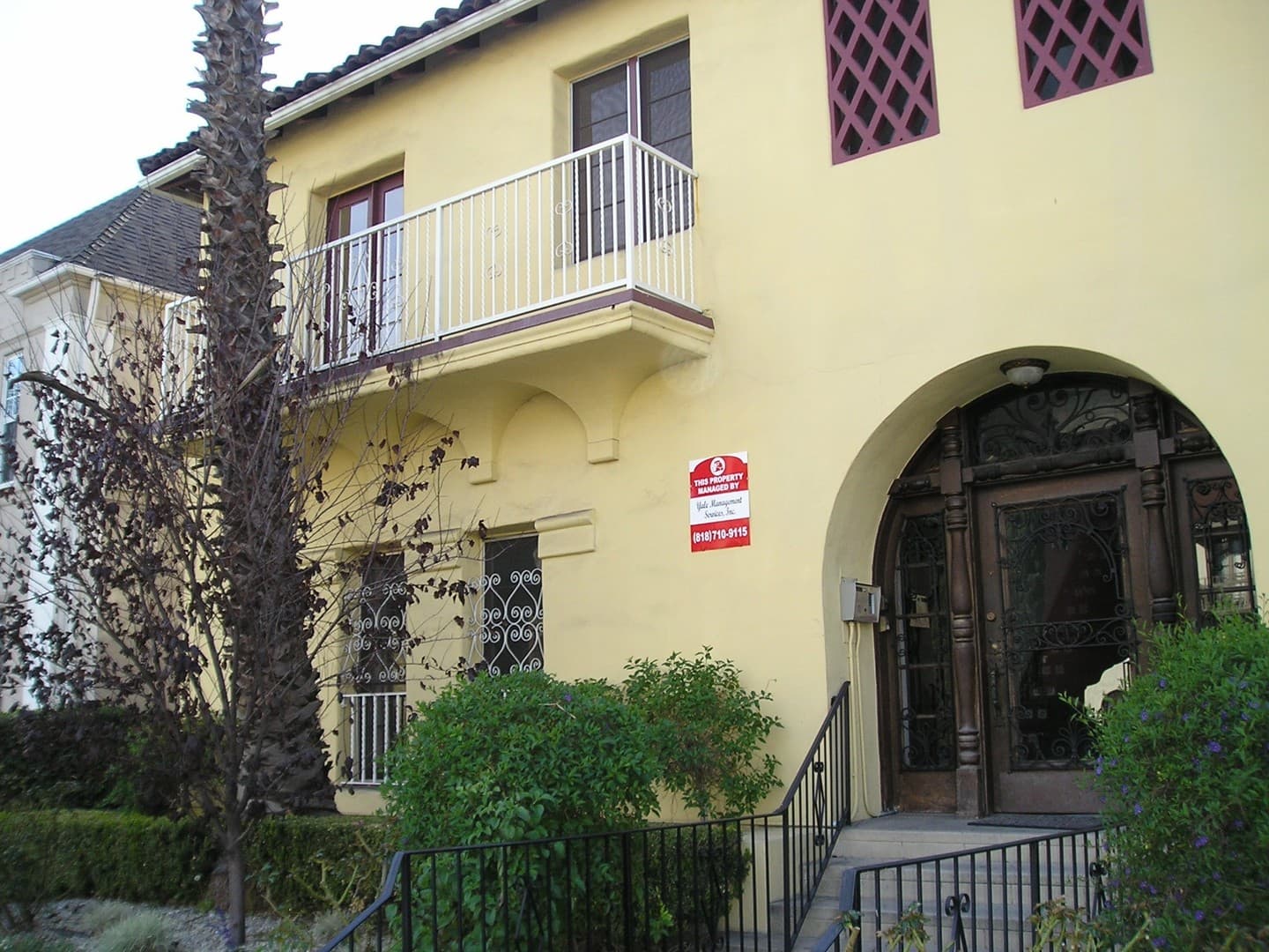 Los Angeles Apartment: 631 S. Cochran Ave