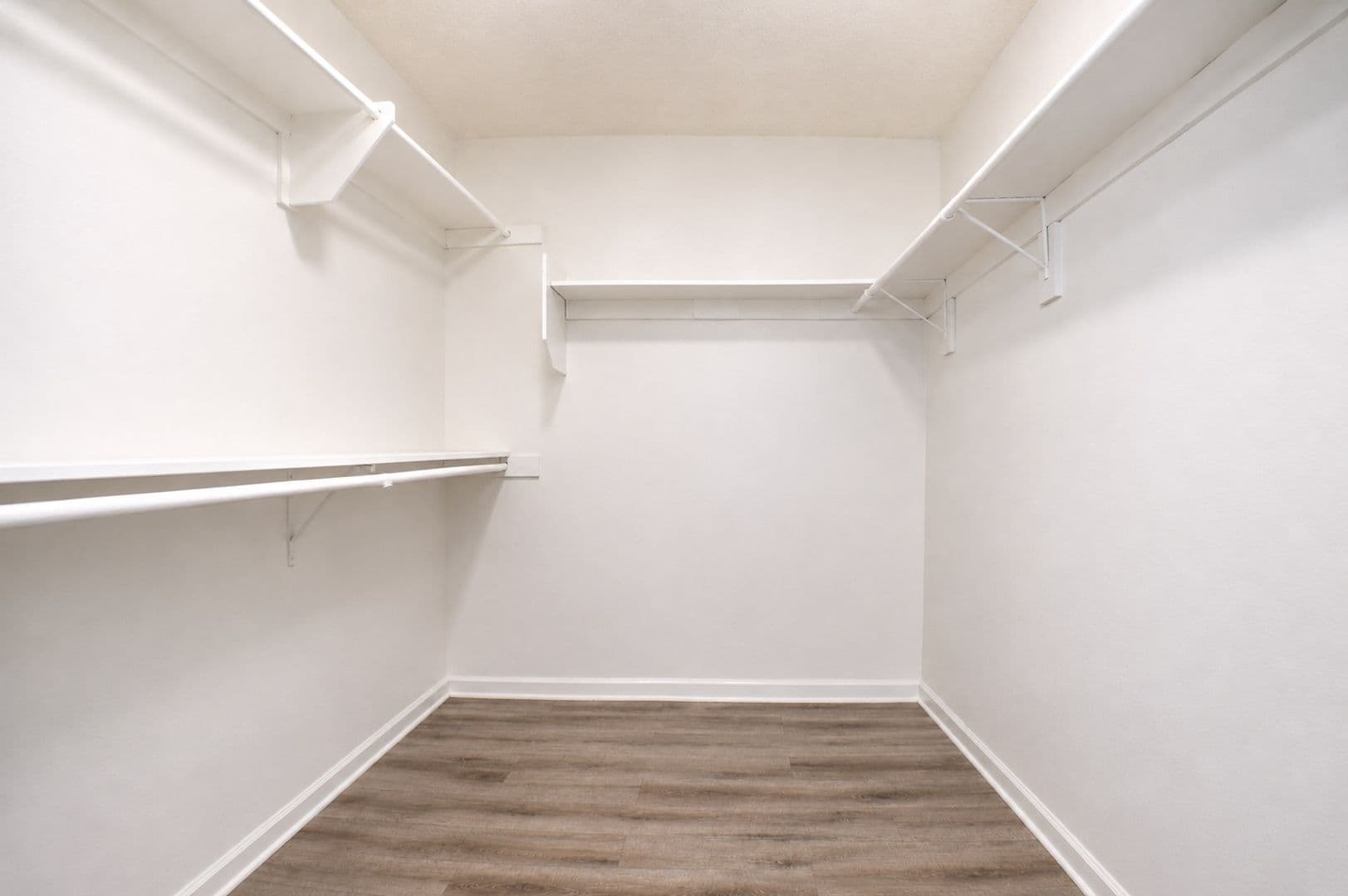 Canoga Park Apartment: 19945 Roscoe Blvd