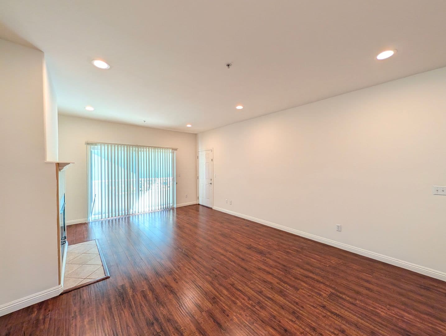 North Hollywood Apartment: 12740 Oxnard Street