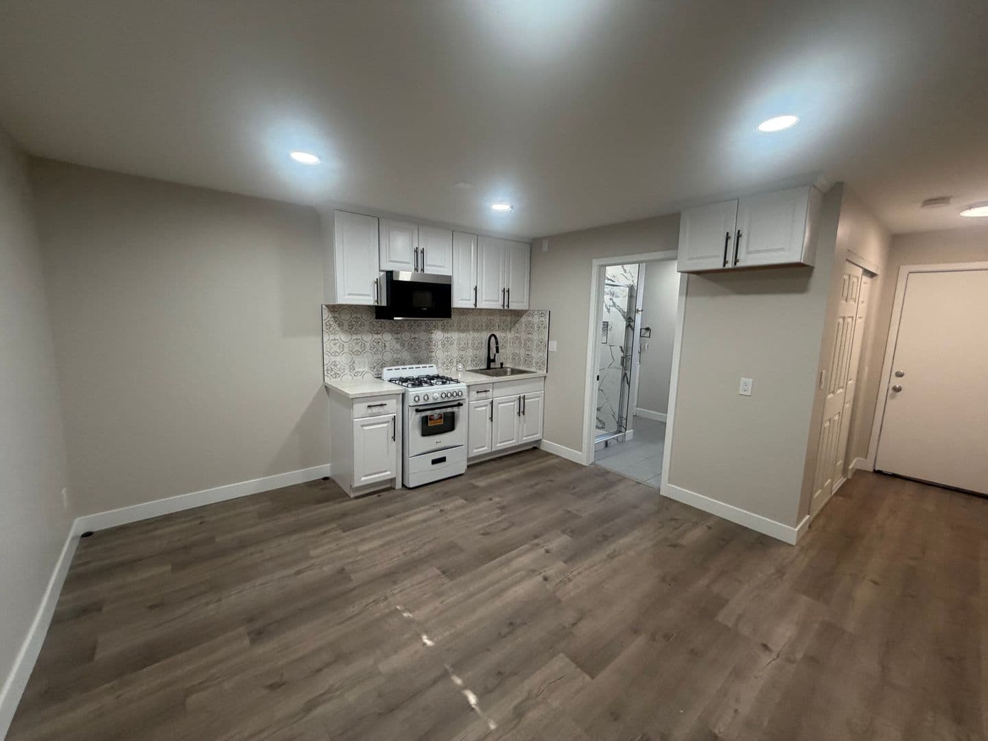 Van Nuys Apartment: 14420 Vose Street