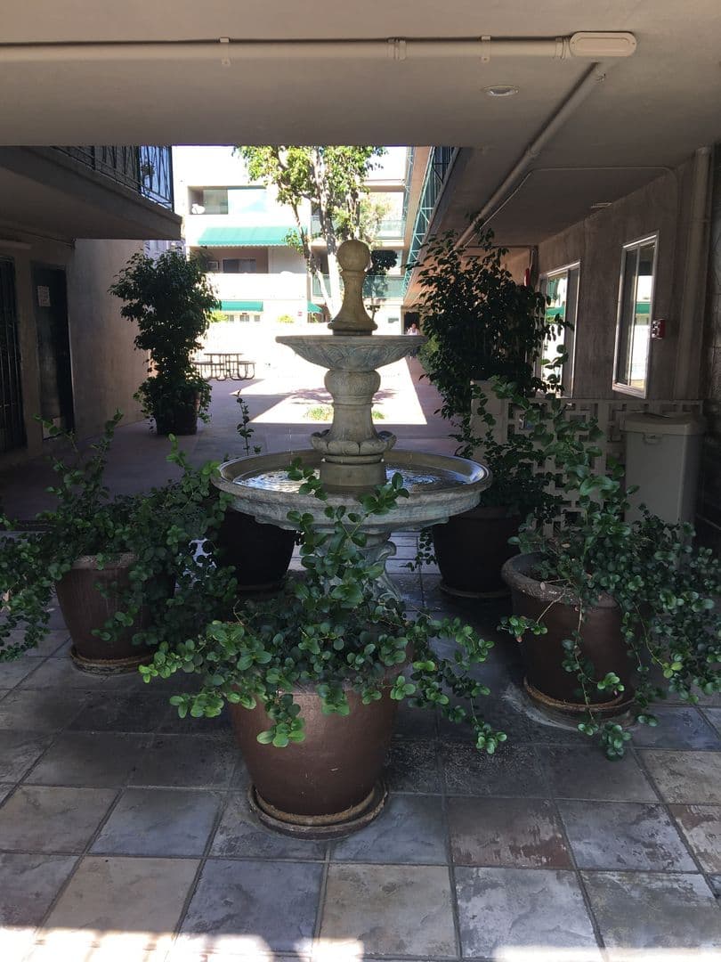 Van Nuys Apartment: 13947 Oxnard Street