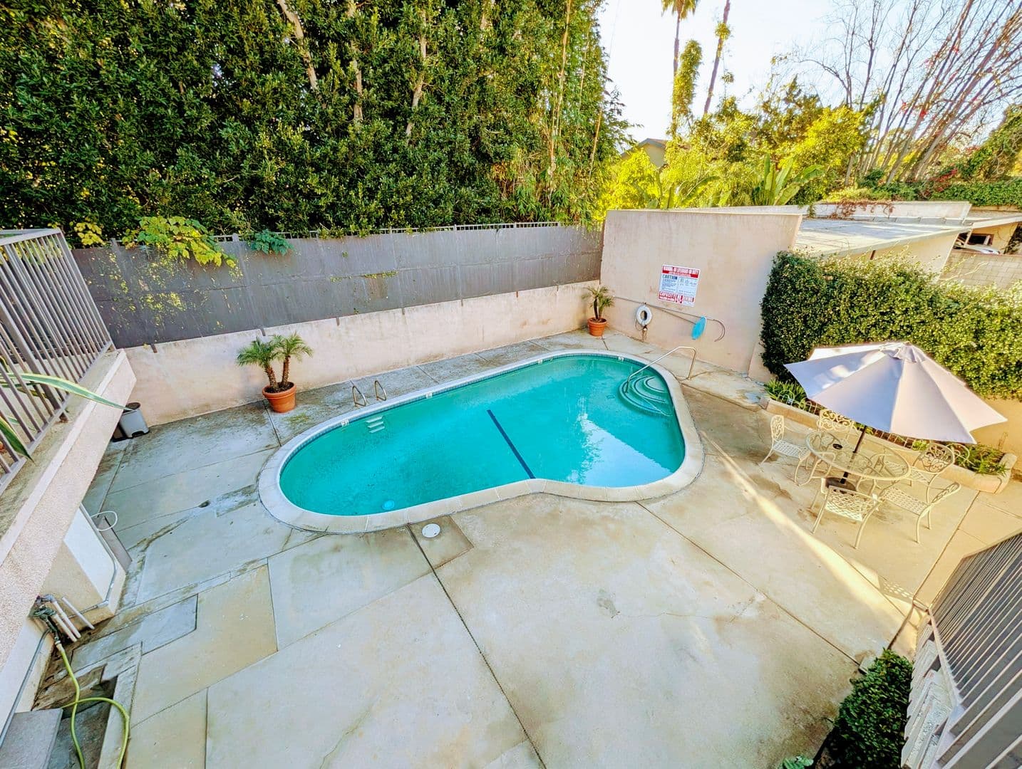 Sherman Oaks Apartment: 14646 Dickens Street