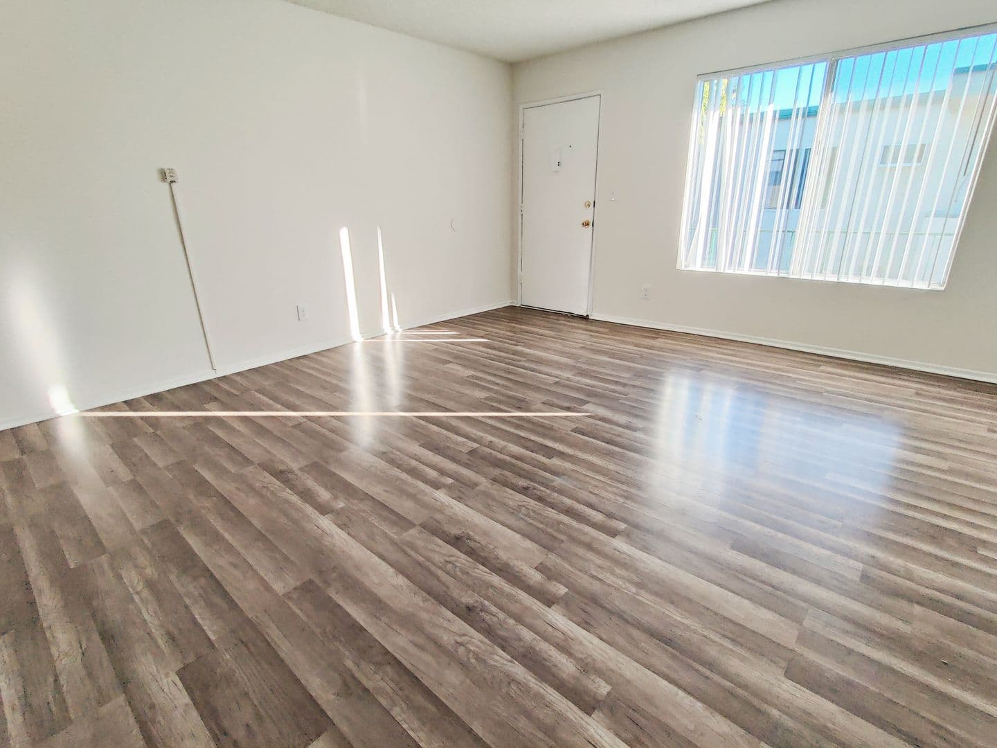 Canoga Park Apartment: 8351 Northgate Ave