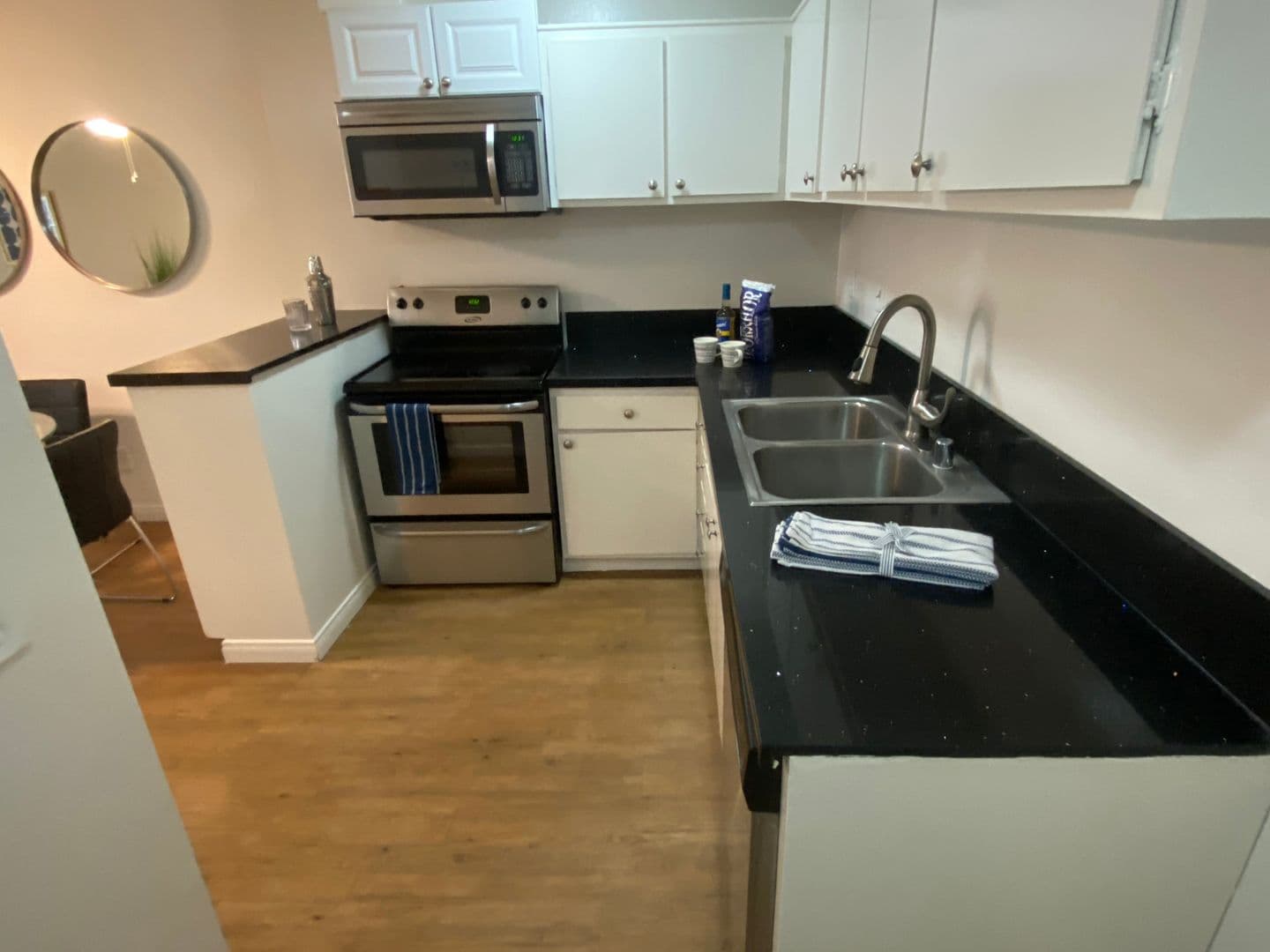 Tarzana Apartment: 18339-18347 Collins St
