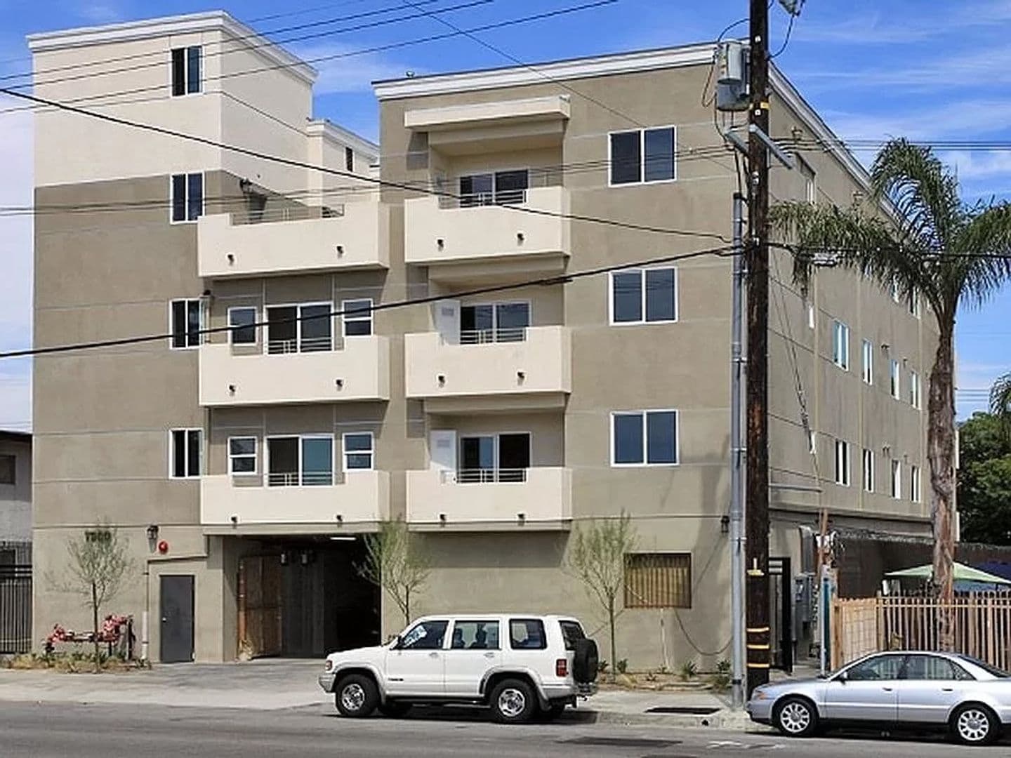 Sun Valley Apartment: 7500 Vineland Ave