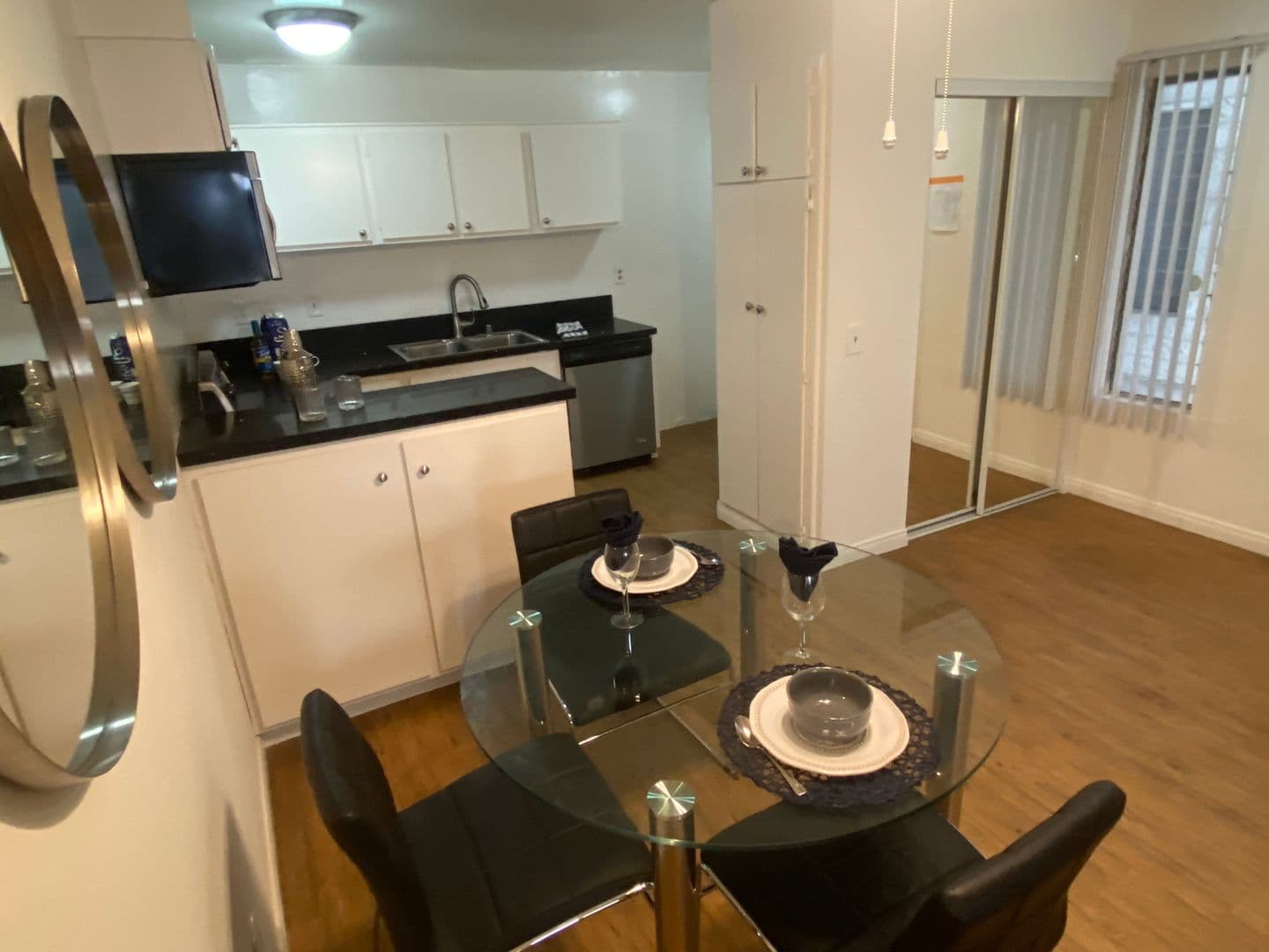 Tarzana Apartment: 18339-18347 Collins St