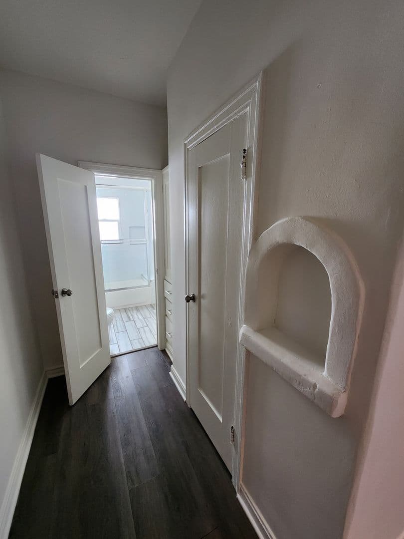 Los Angeles Apartment: 832 N. Alta Vista Blvd