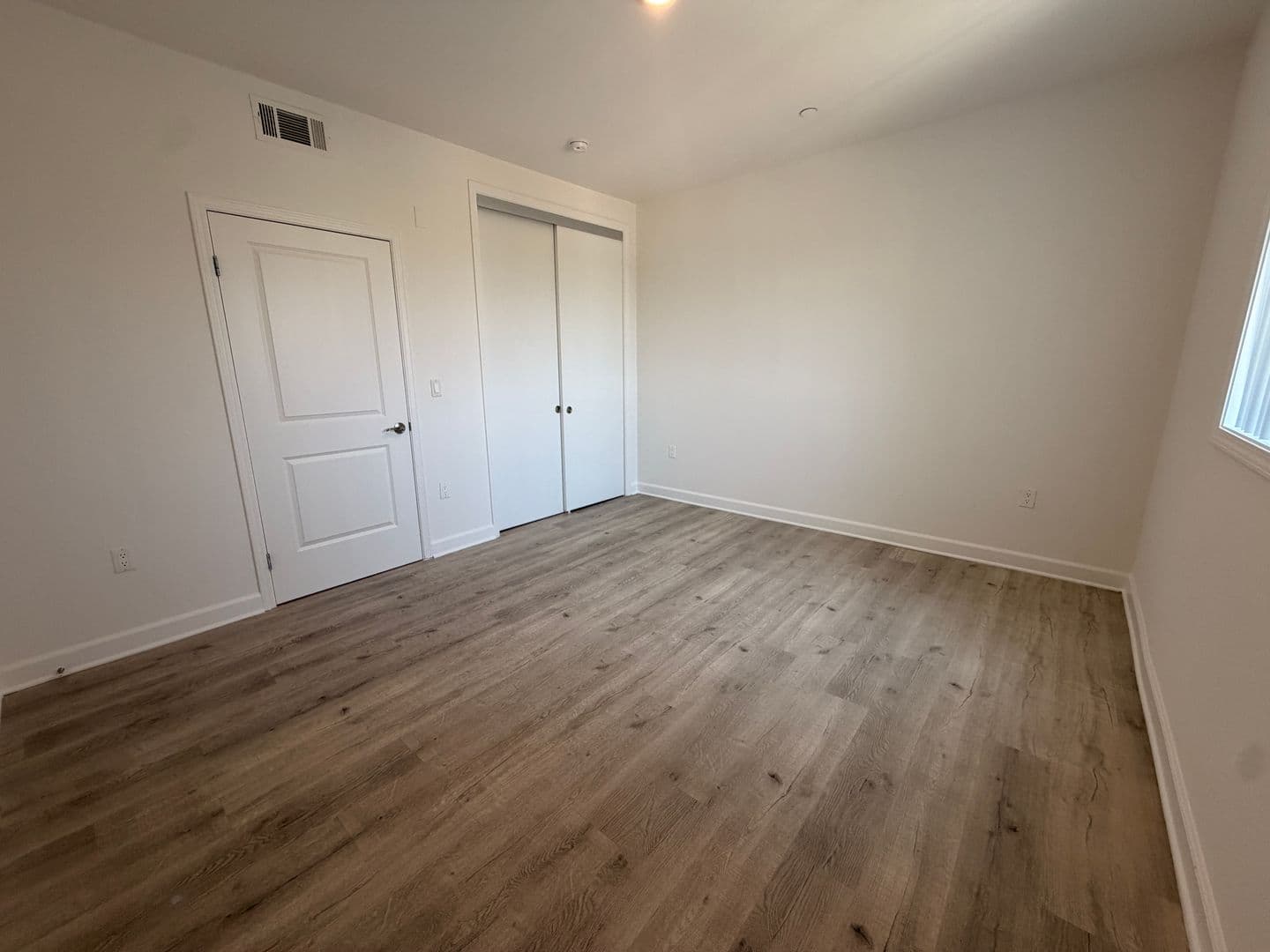 Sun Valley Apartment: 7500 Vineland Ave