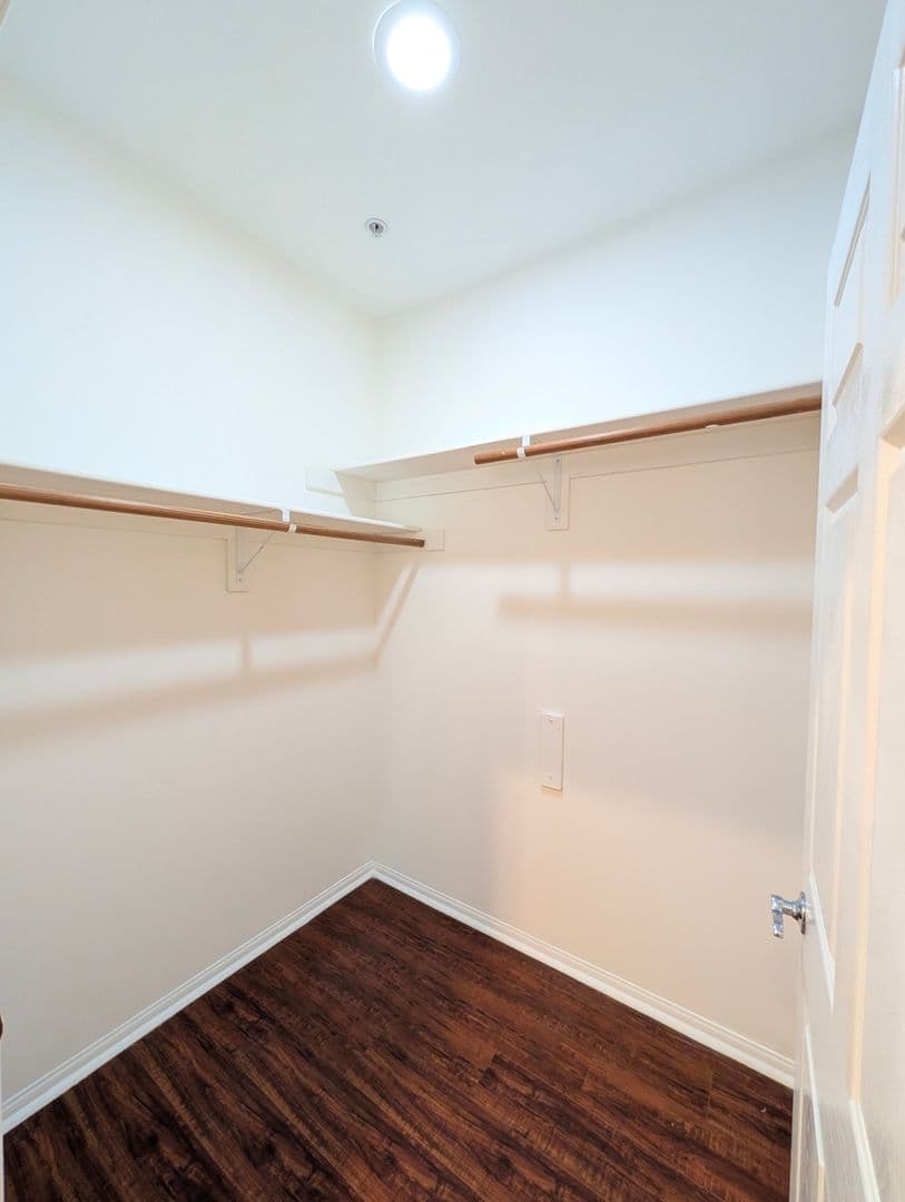 North Hollywood Apartment: 12740 Oxnard Street
