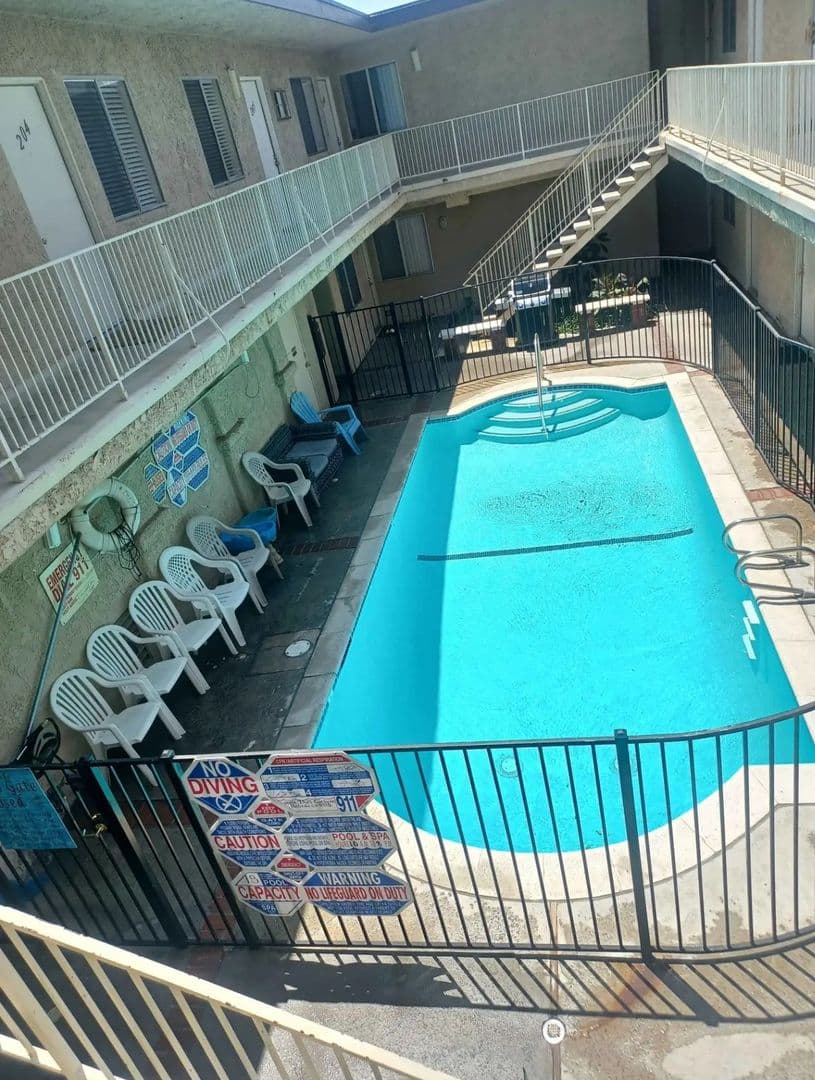 Reseda Apartment: 7521 & 7528 Canby Ave.