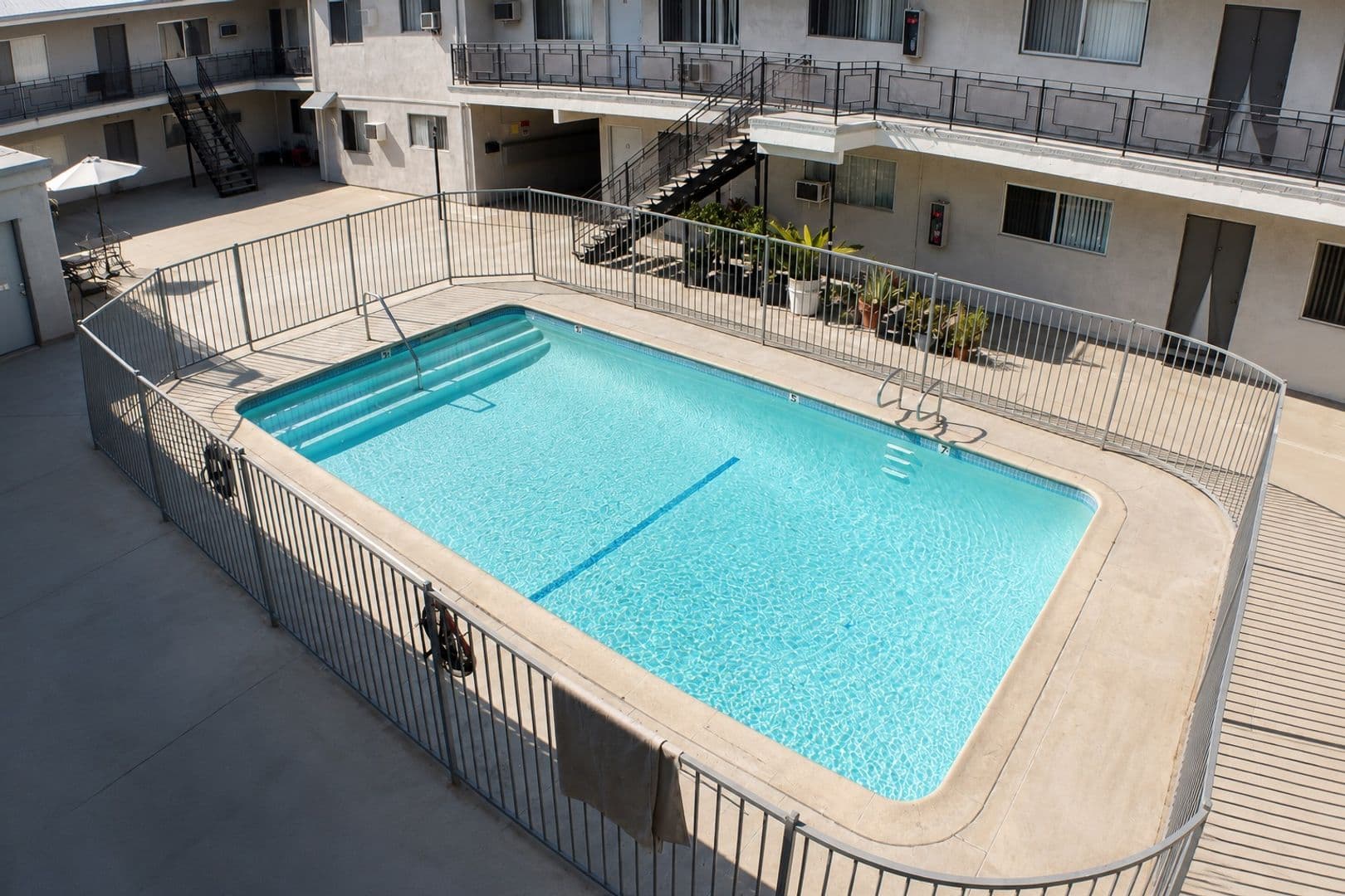 Granada Hills Apartment: 16914 Blackhawk Street