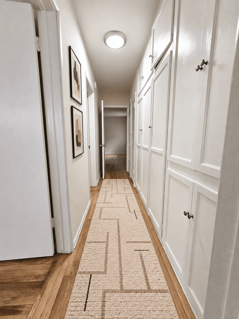 Los Angeles Apartment: 6655 Franklin Avenue