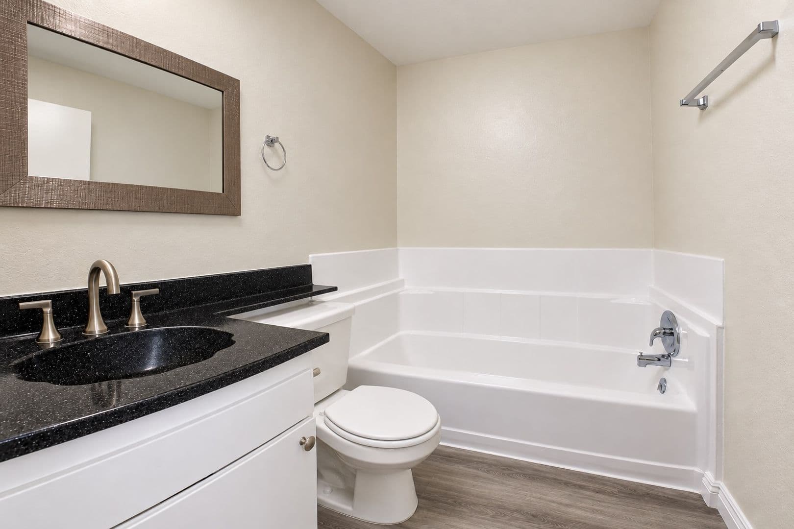Van Nuys Apartment: 17339 Vanowen Street