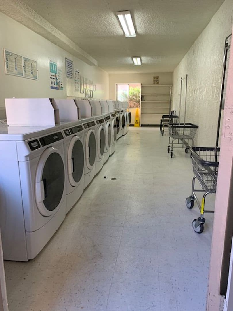 Canoga Park Apartment: 7909 Topanga Canyon Blvd