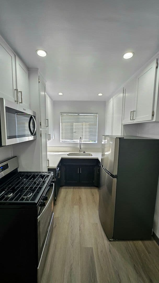 Los Angeles Apartment: 815 N. Fuller Ave,