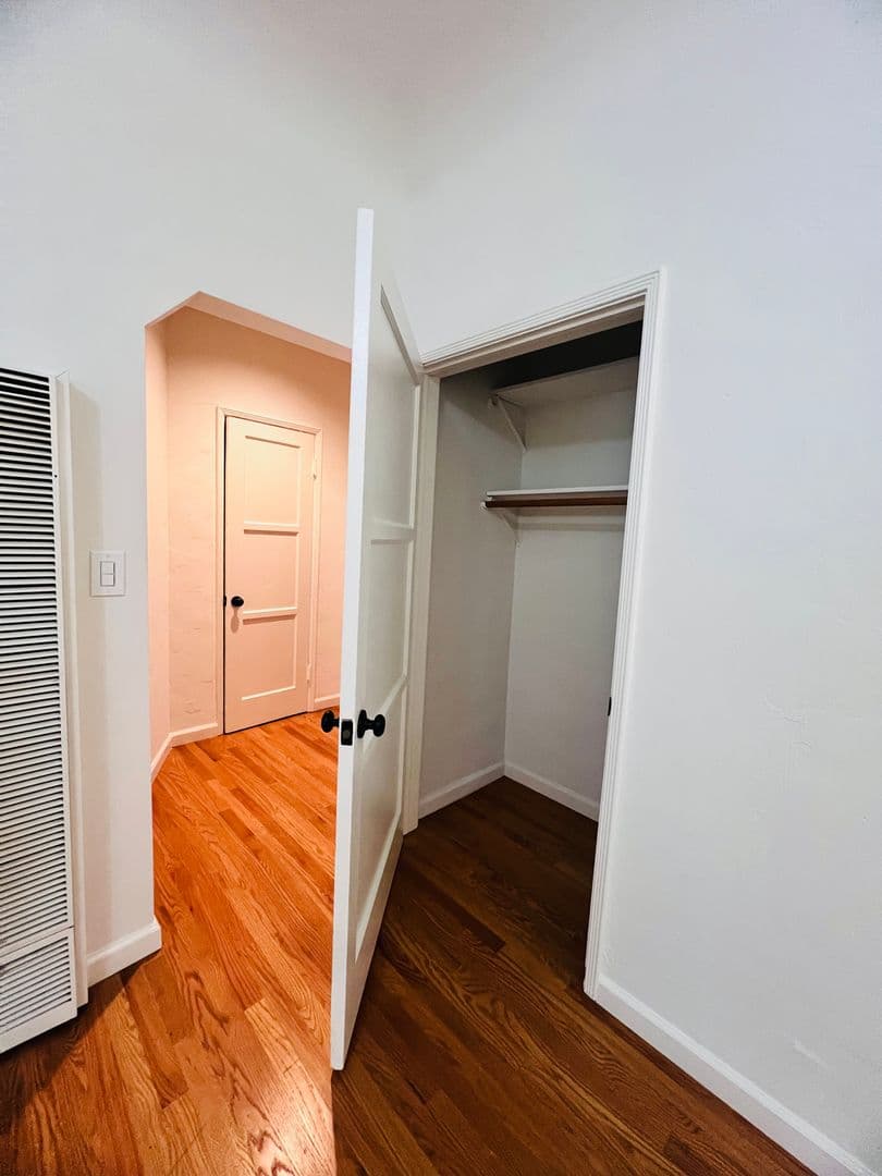Los Angeles Apartment: 821 S. Wilton Place