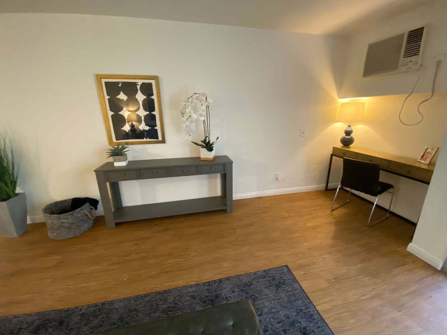 Tarzana Apartment: 18339-18347 Collins St
