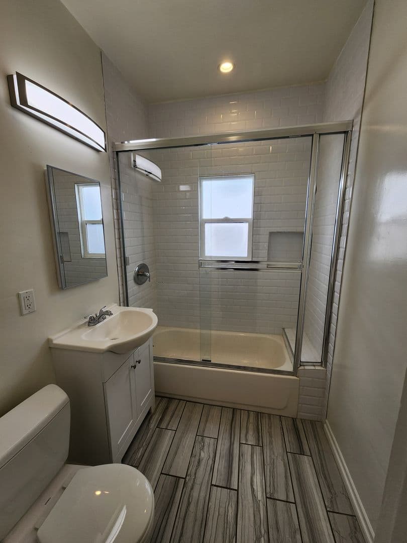 Los Angeles Apartment: 832 N. Alta Vista Blvd