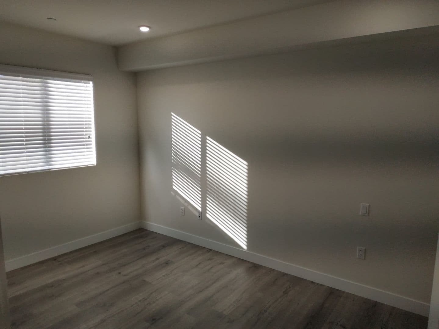 Tarzana Apartment: 18529 Calvert Street